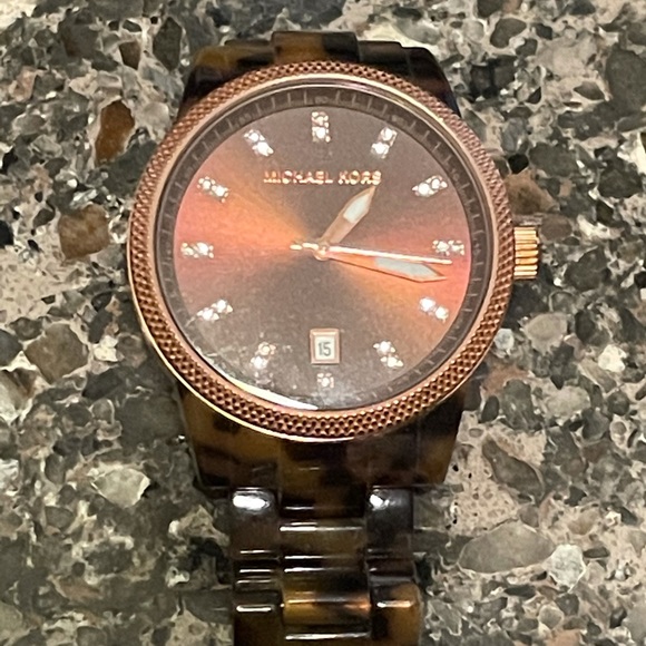 Michael Kors tortoise and rose gold watch - Picture 2 of 4